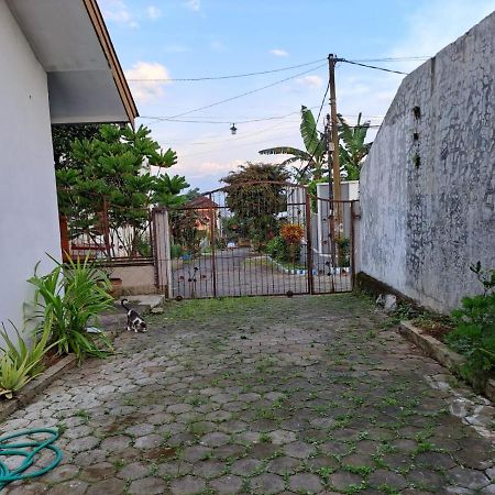 Indo Homestay Malang Exterior photo