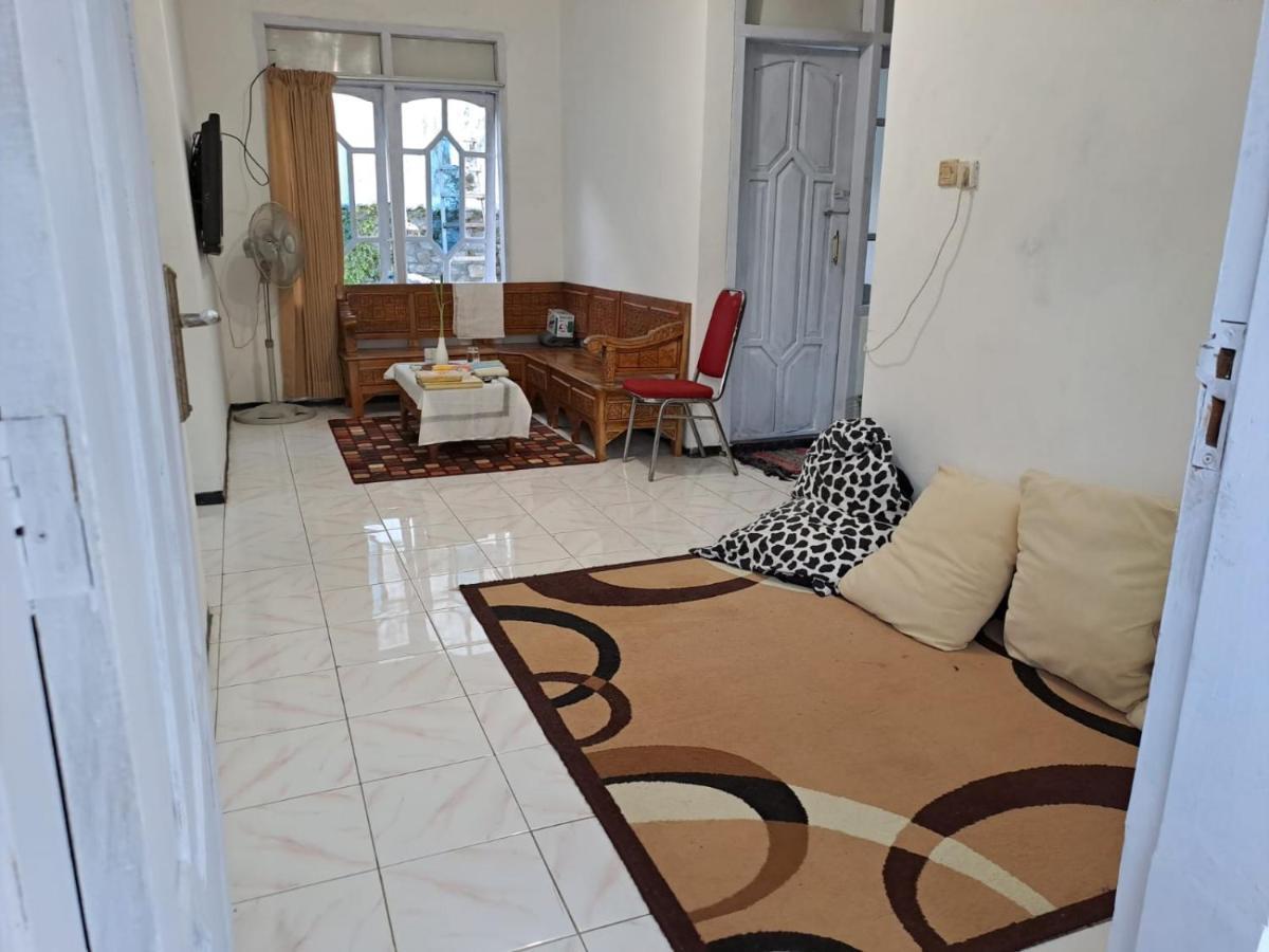 Indo Homestay Malang Exterior photo