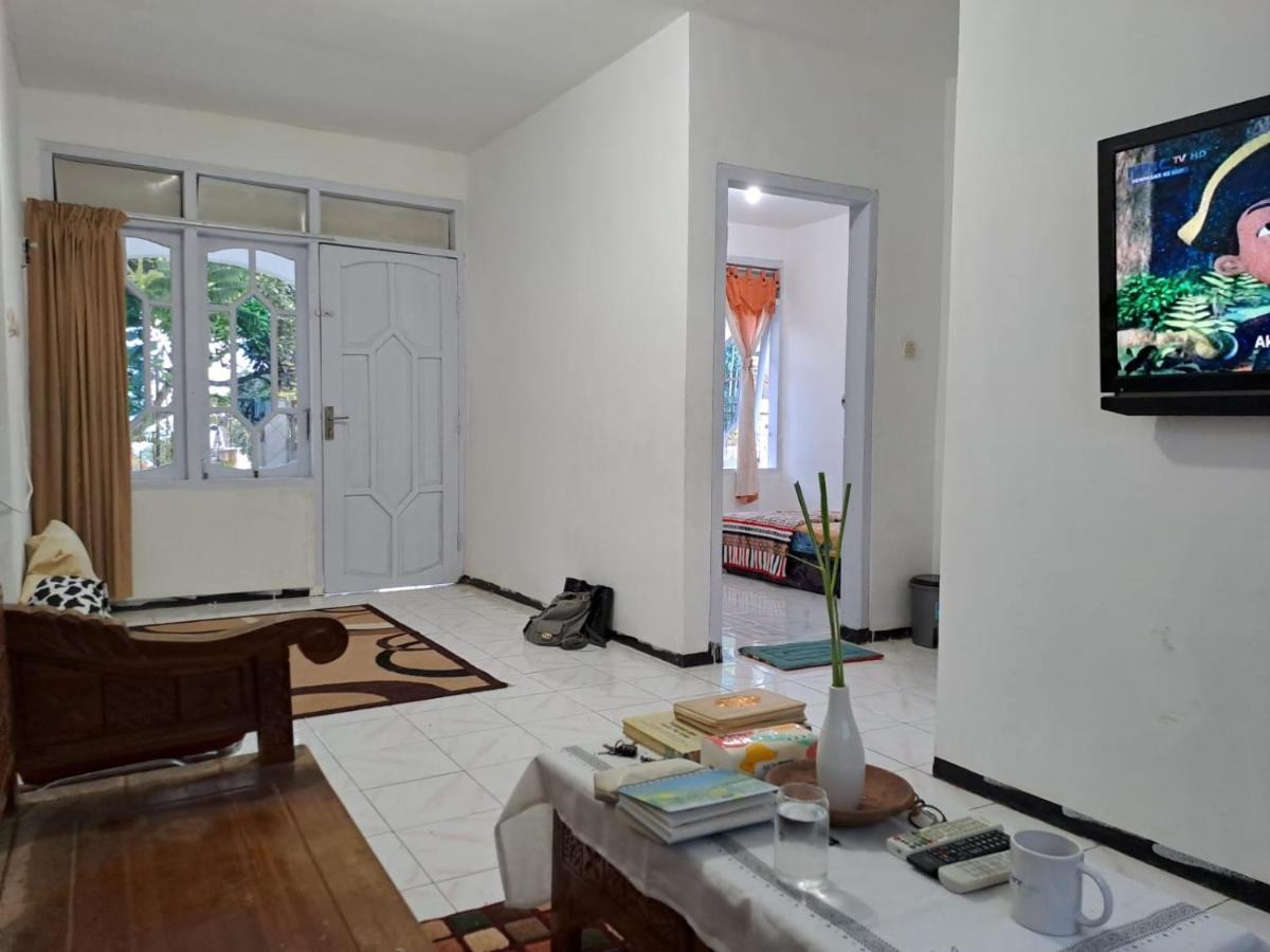 Indo Homestay Malang Exterior photo