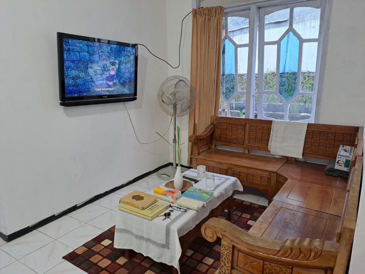 Indo Homestay Malang Exterior photo