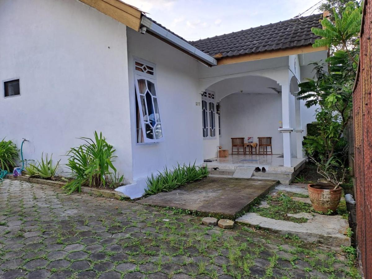 Indo Homestay Malang Exterior photo